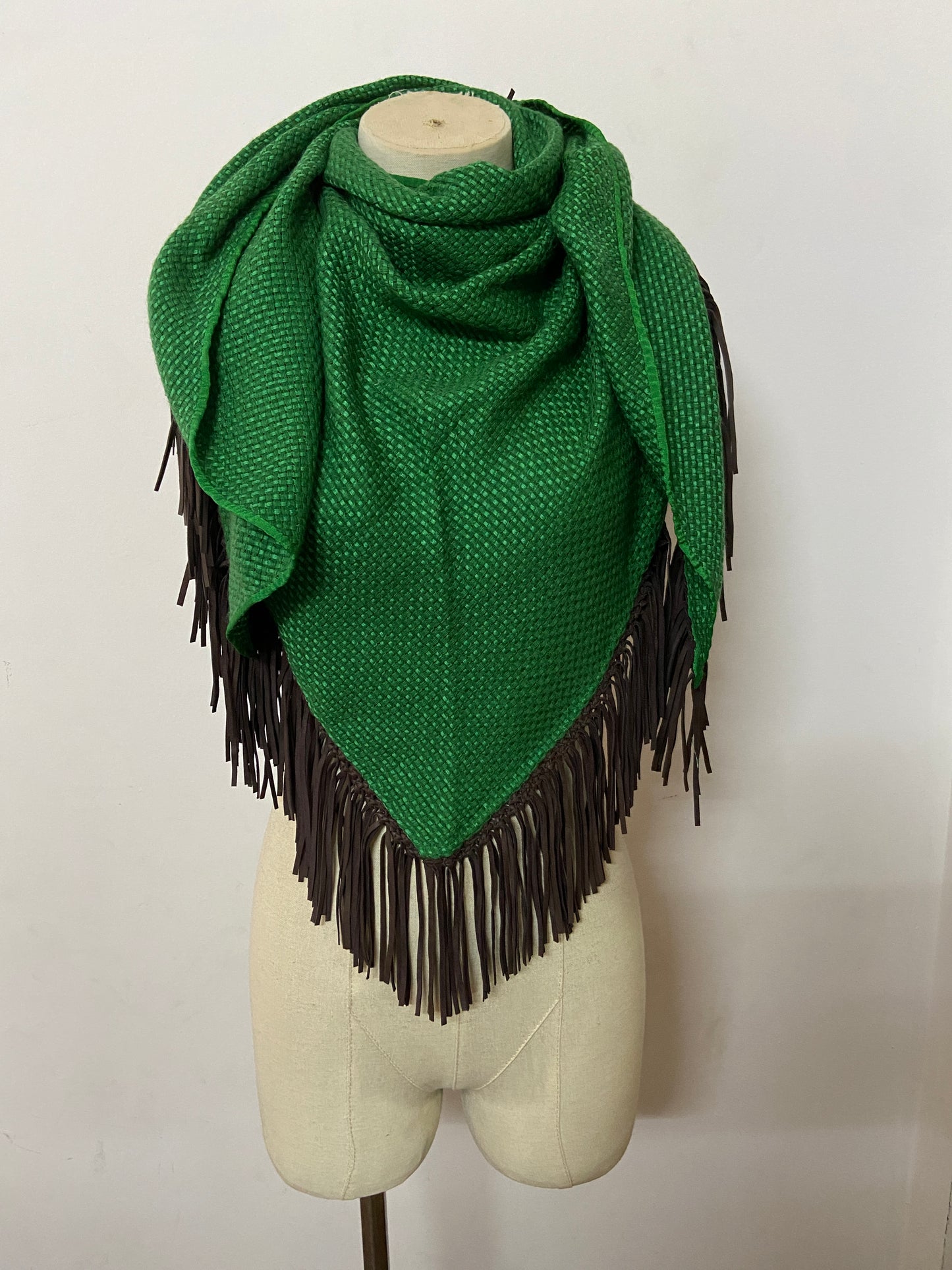 Tiny Basket Weave Triangle w/ 2x 1-Line Barbara Leather Fringe