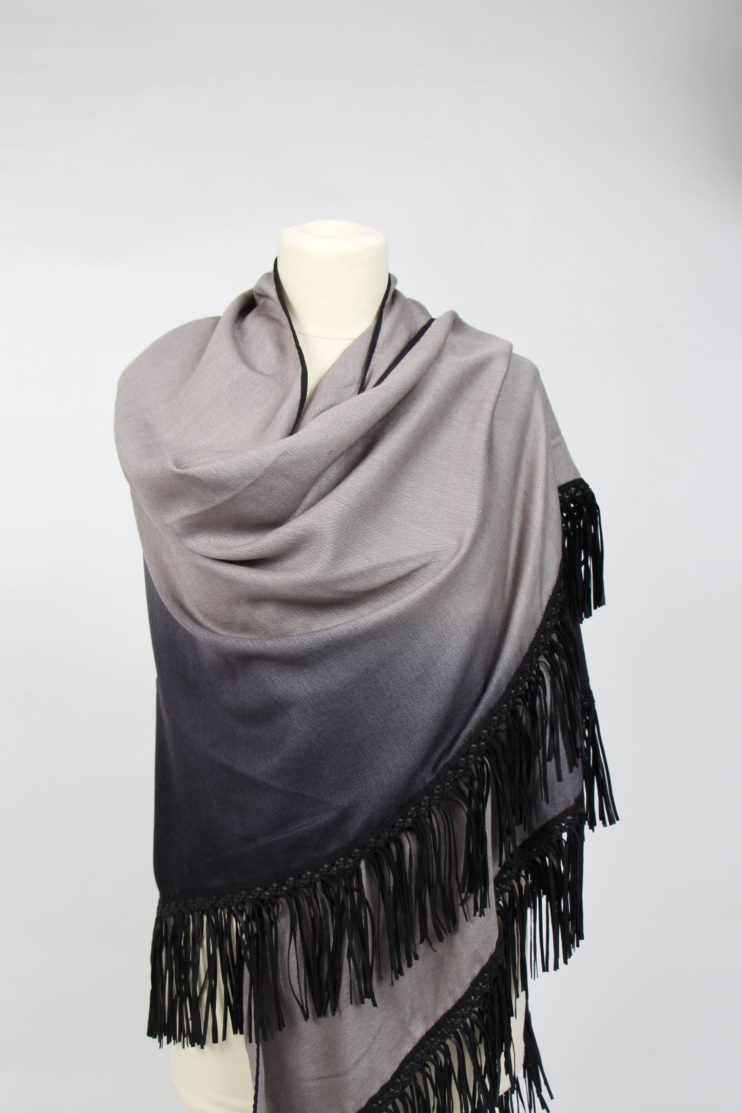 Pashmina 1P Triangle w Vertical Gradual Shading & Barbara Leather Fringe